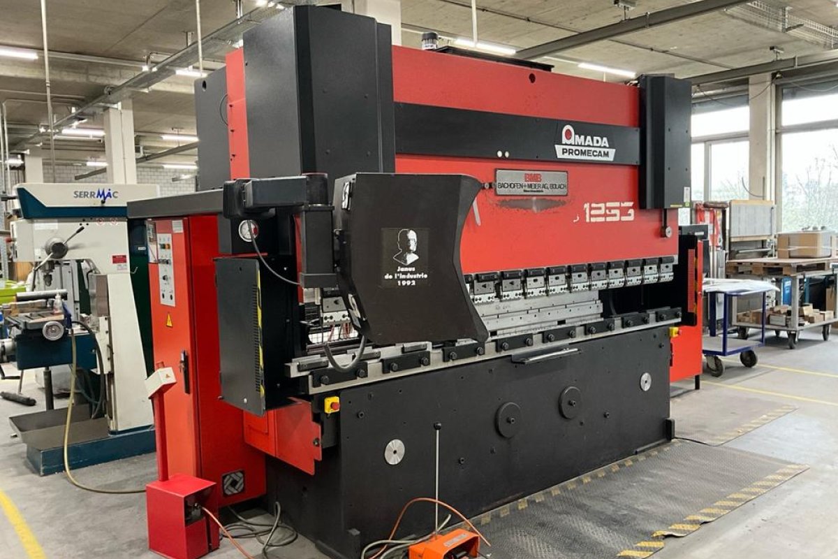 Immagine asta Asta online di macchine per la lavorazione della lamiera, lamiere in alluminio e utensili per saldatura