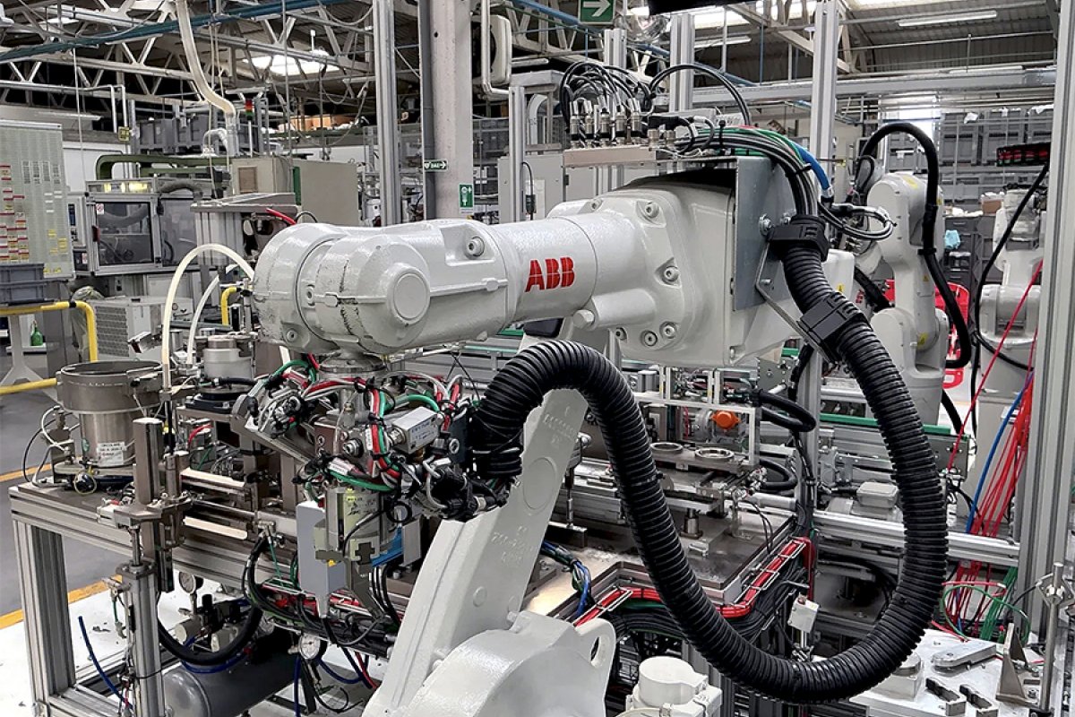 Immagine asta Asta Online di macchinari: Robot industriali ABB, DENSO, KUKA  e UNIVERSAL ROBOTS