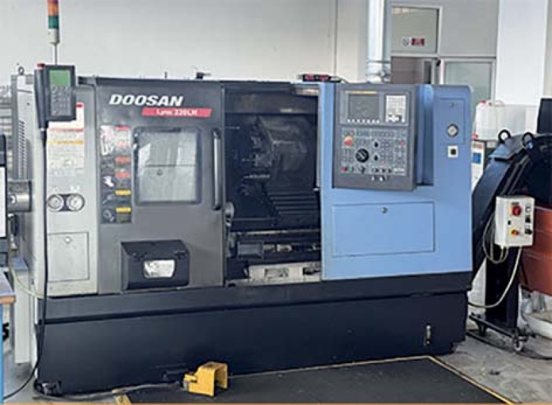 DOOSAN LYNX 220LMA 