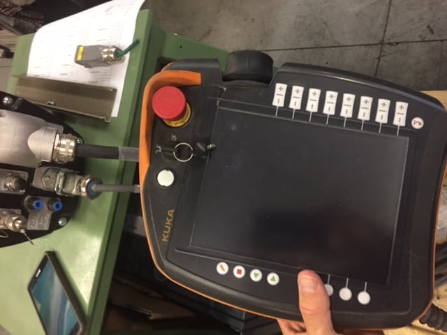 KUKA AGILUS KR6 R900  2013
