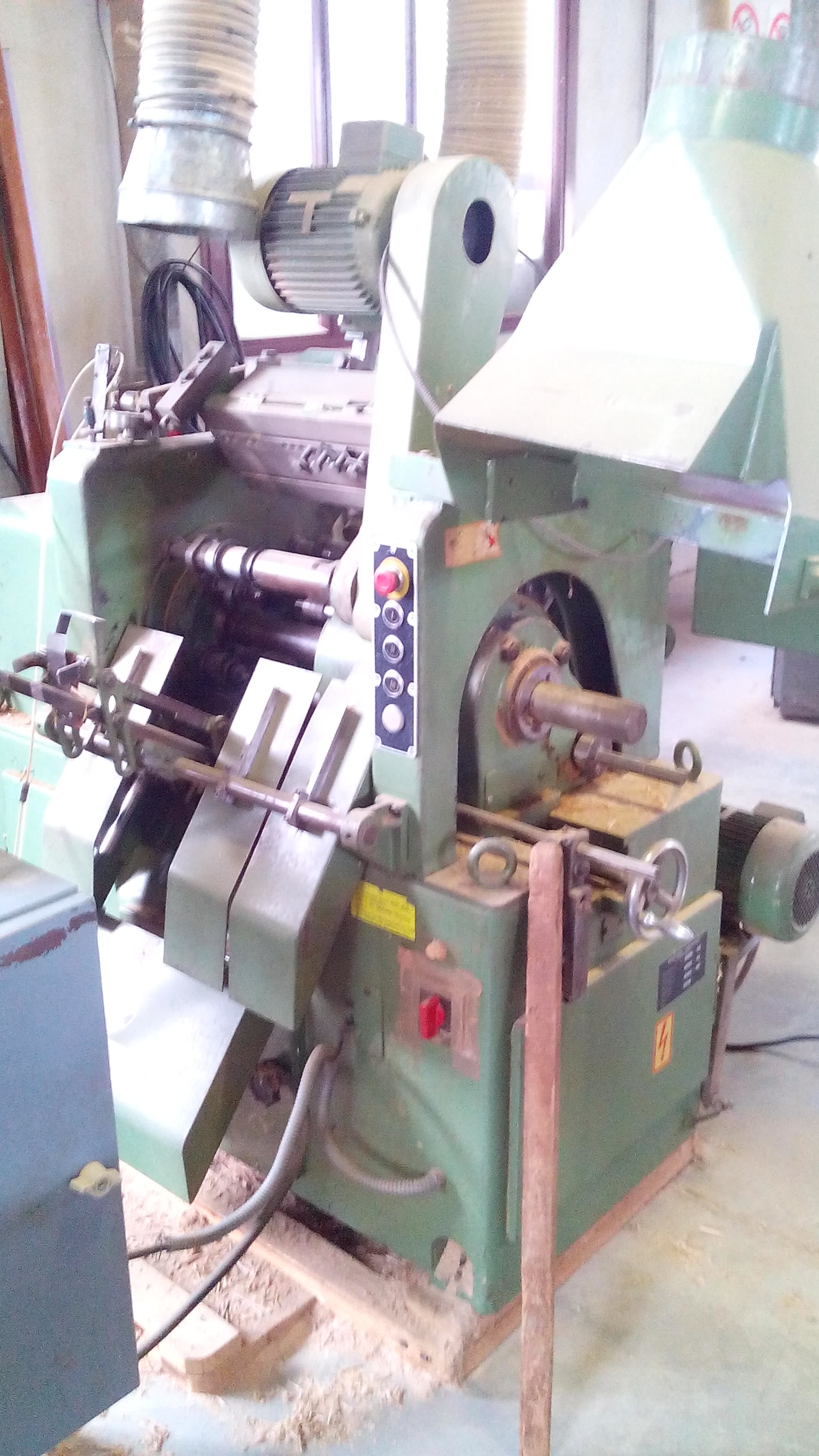 WALTER HEMPEL Linea completa di falegnameria per manici in legno (macchinario fresa) 
