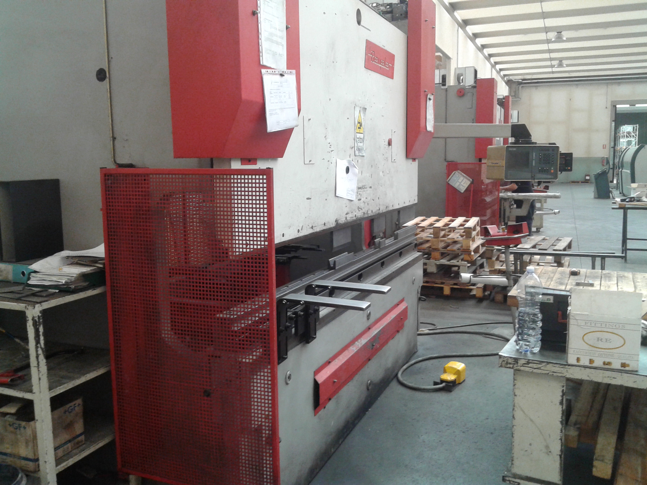 BEYELER Beyeler 3000x200 ton  1999