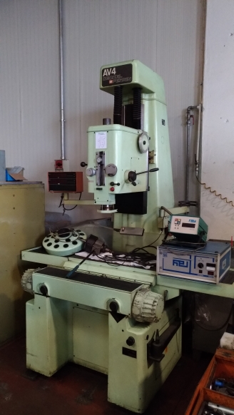 DEKEL CON ELETTROMANDRINO PER RETTIFICA FORI AV4-A 