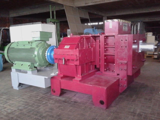  AUTOMATIC PLASTIC COMPACTOR-DRYER 