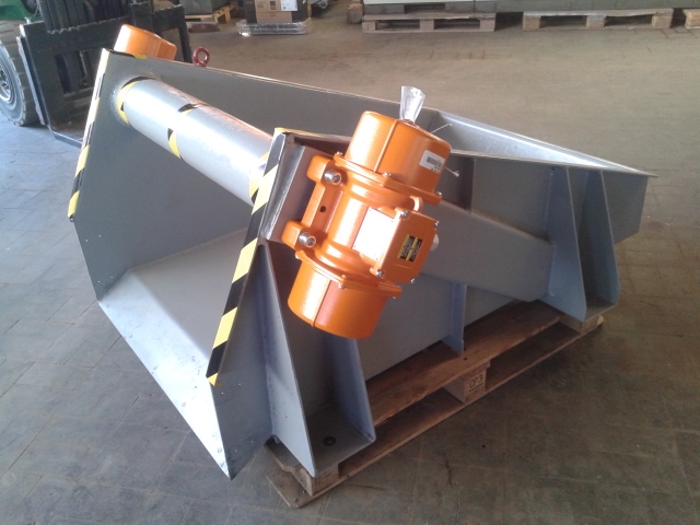  AUTOMATIC PLASTIC COMPACTOR-DRYER 