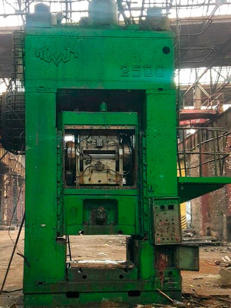 VORONEZH K504.003.844, 2500TN KNUCKLE JOINT PRESSES 