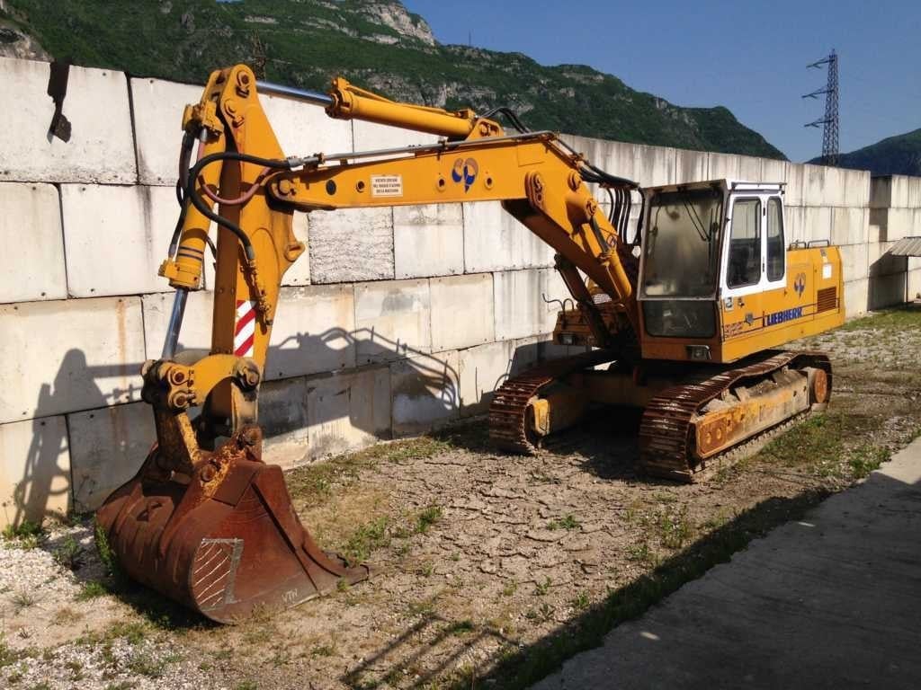 LIEBHERR ESCAVATORE CINGOLATO LIEBHERR 922 HDS 