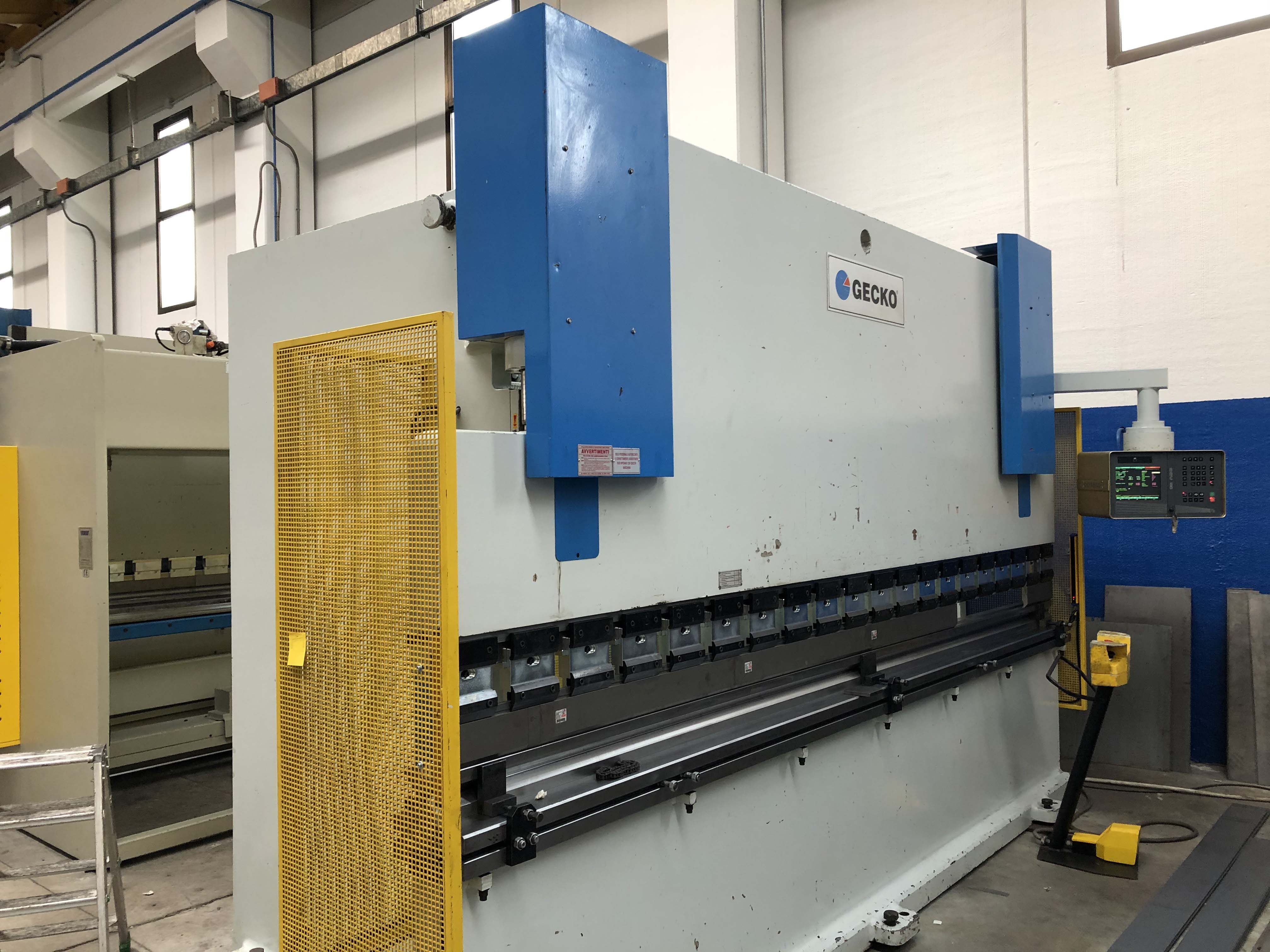 GECKO-DURMA CNC HAP 40200  2001