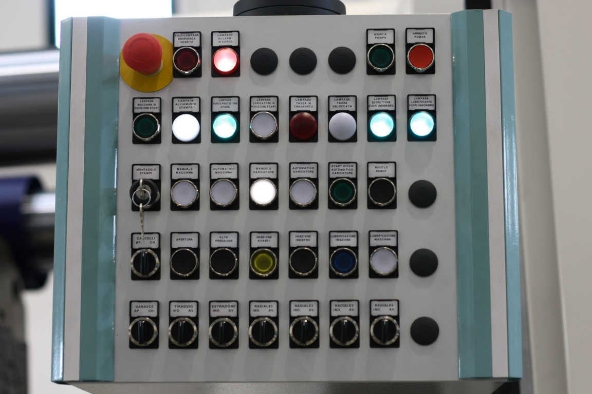 IRONTECH PRESSA PER PRESSOFUSIONE DM1200AI 