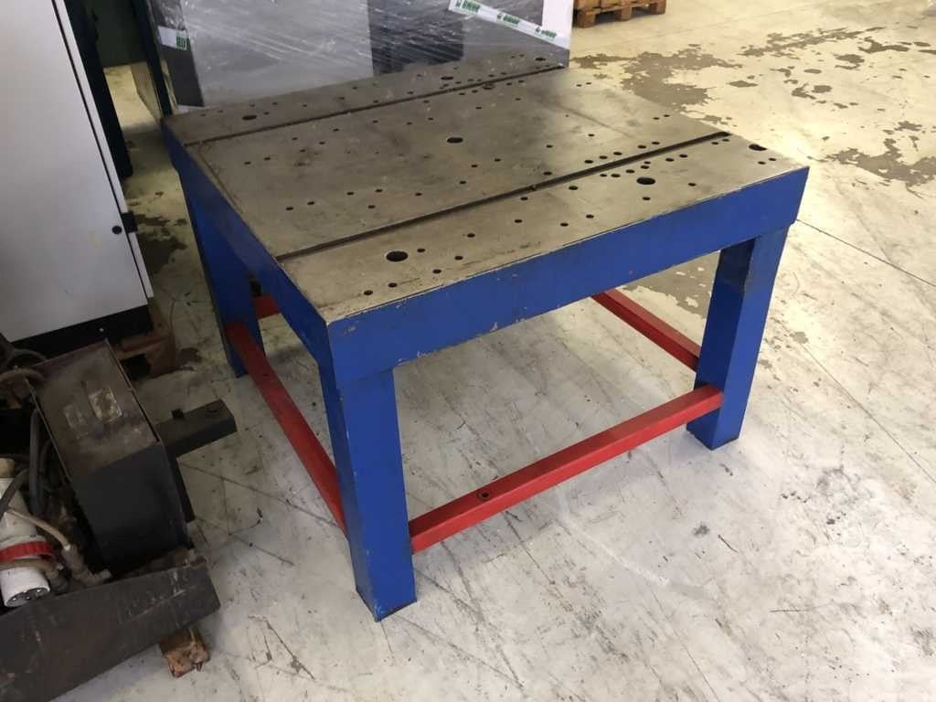 - Tavolo per attrezzatura 
