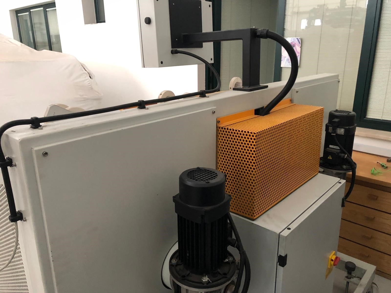 - AVVOLGITORE PER TUBO CORRUGATO 