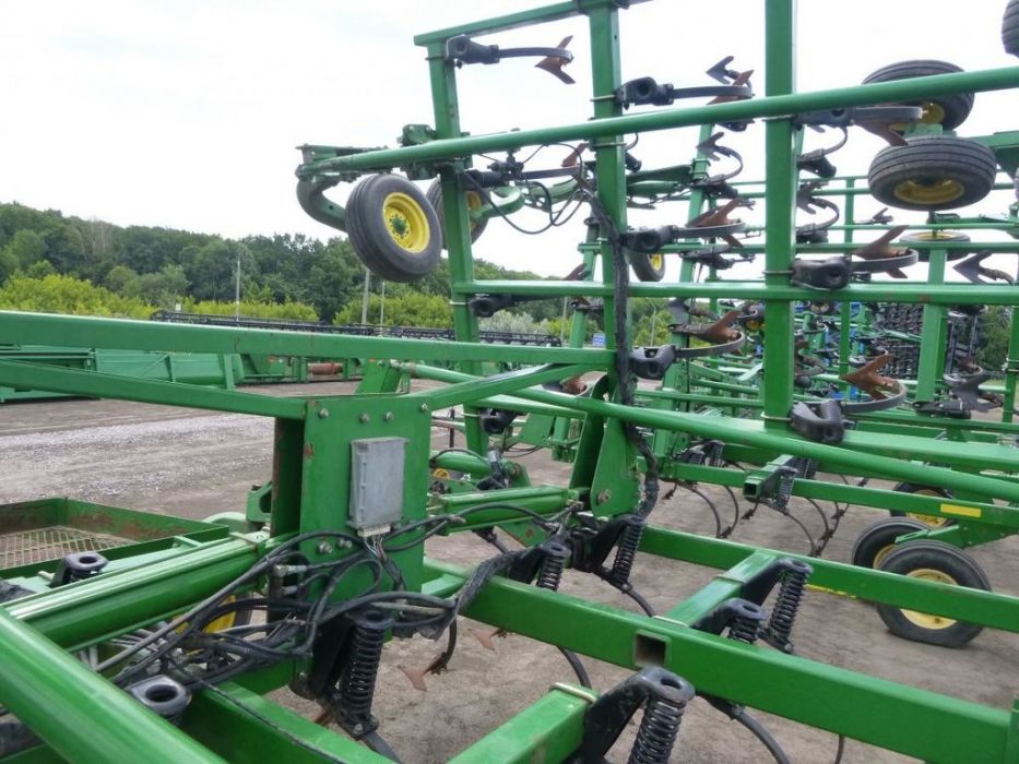 JOHN DEERE 2210  2008