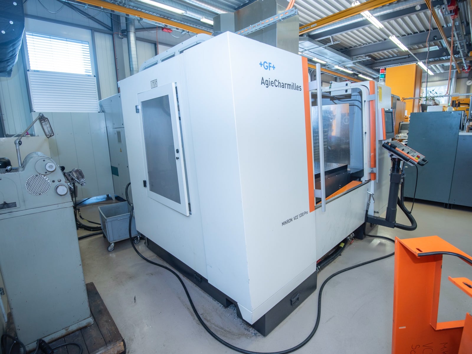 GF AGIECHARMILLES MIKRON VCE 1200 PRO  2012