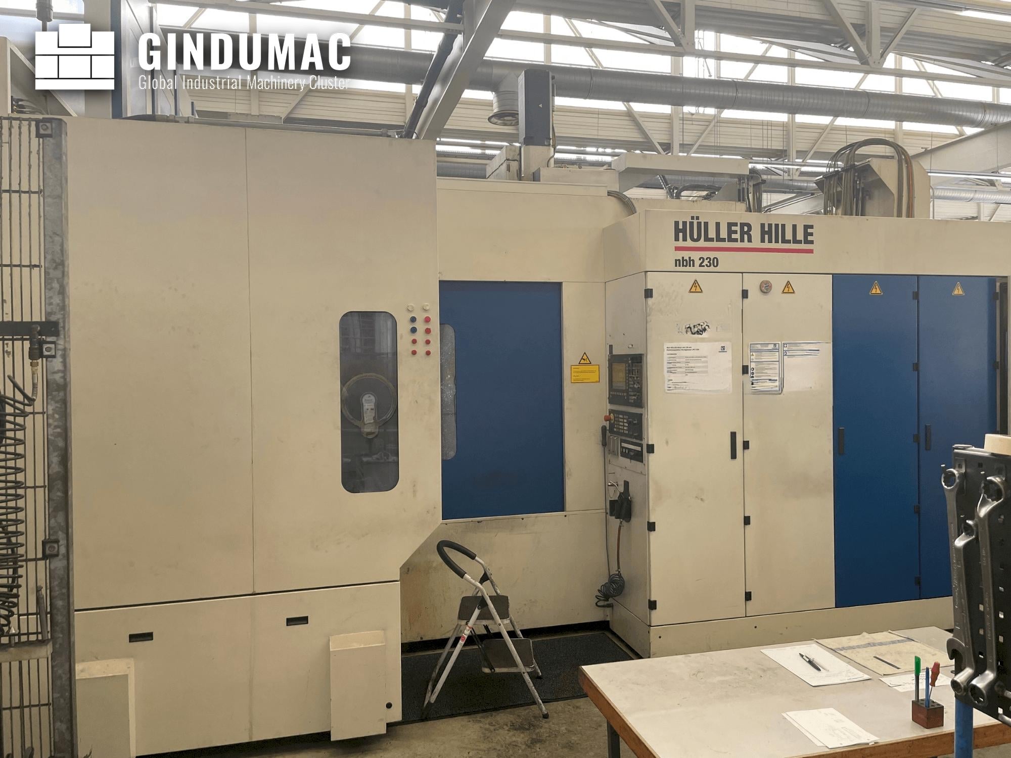 HULLER HILLE NBH 230  2009