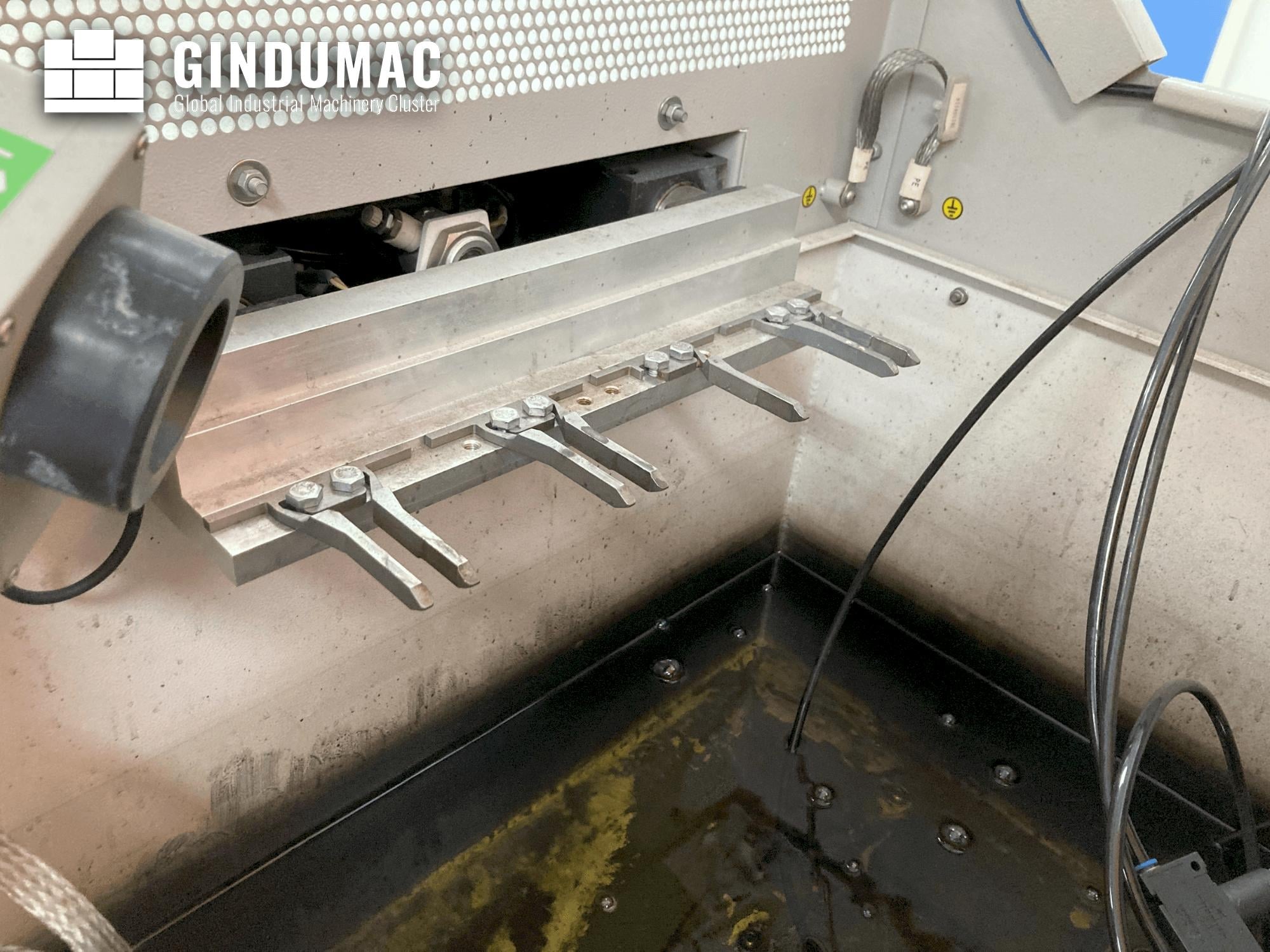 AGIECHARMILLES CABINET FORM20  2012