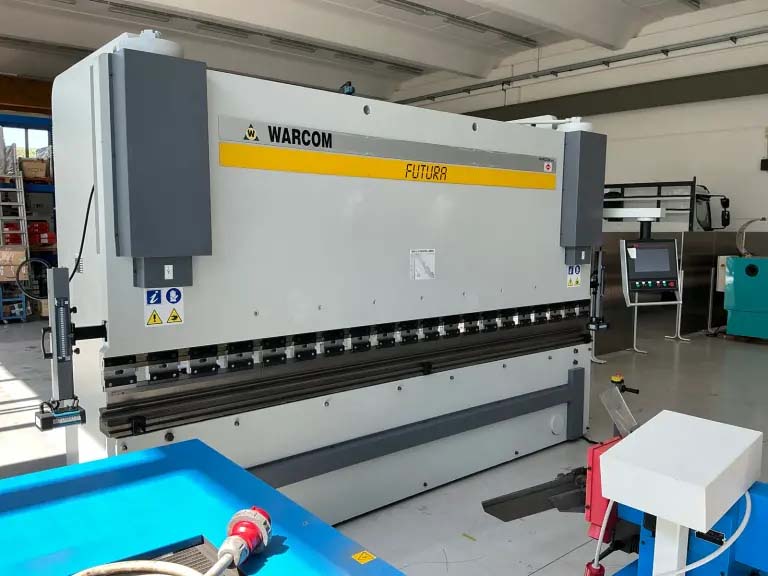 WARCOM Futura 40-200  2003