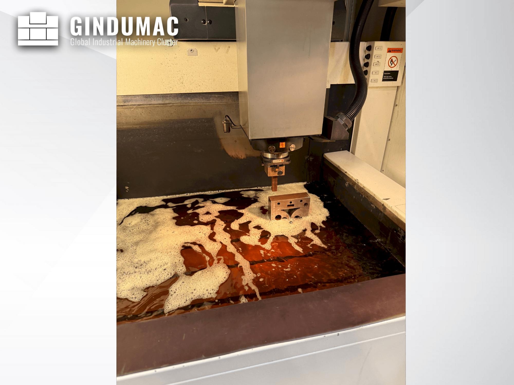 MAKINO EDNC 43T incl. Erowa Robot 120 pcs  2006