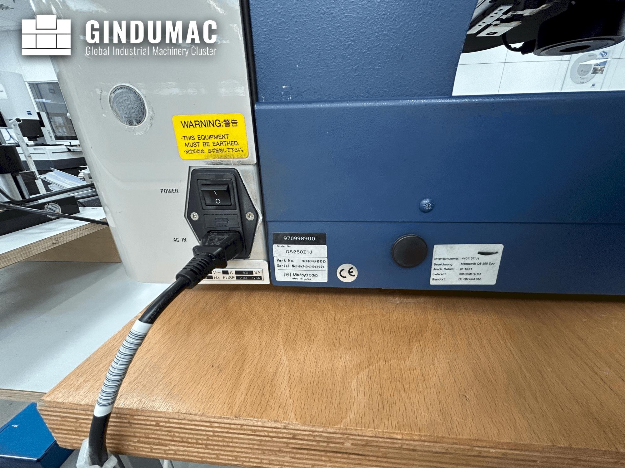 MITUTOYO Quick Scope QS-250Z  2001