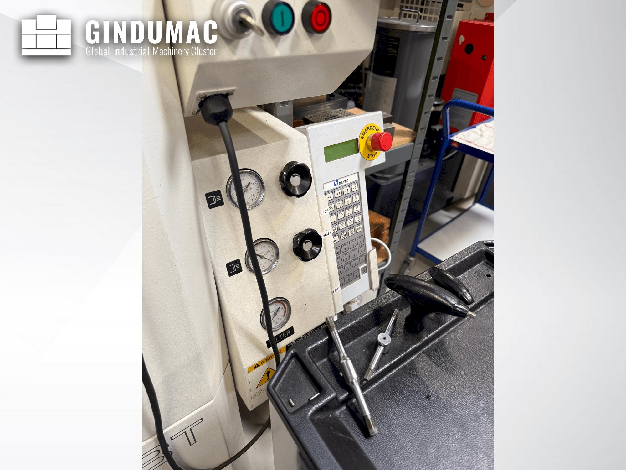 MAKINO EDNC 43T incl. Erowa Robot 120 pcs  2006