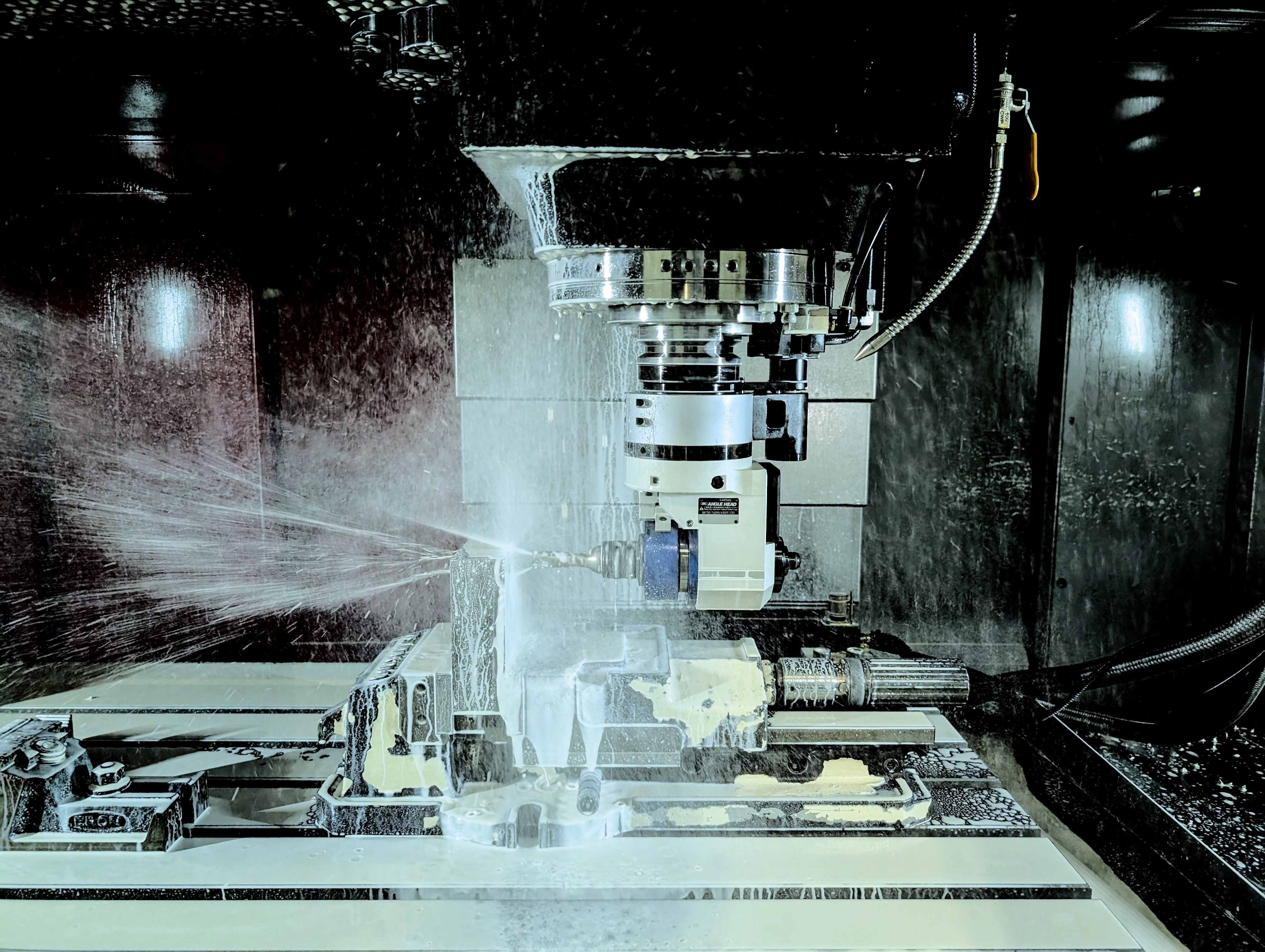 BIG DAISHOWA launches new angle heads with internal coolant up to 70 bar