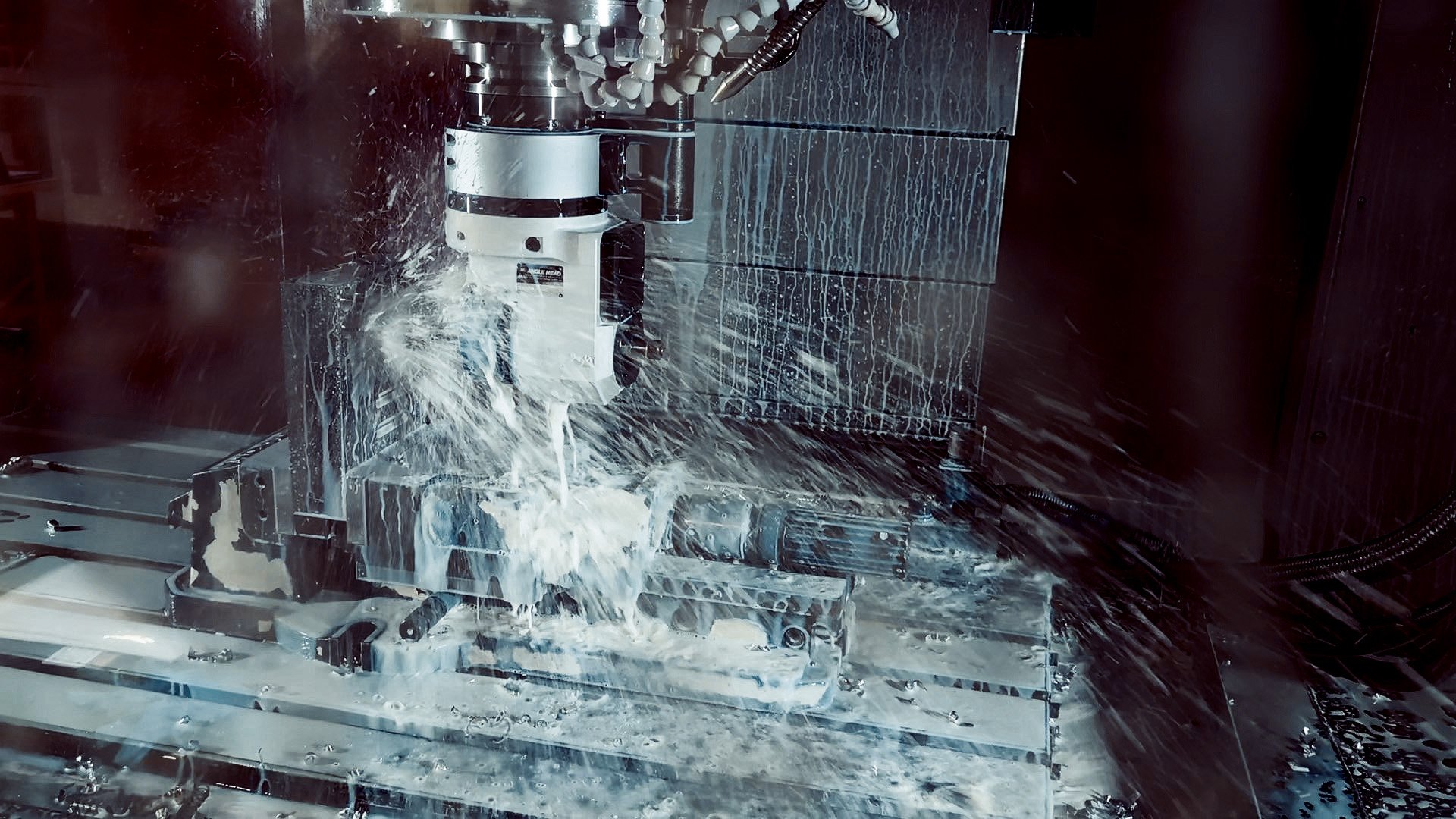 BIG DAISHOWA launches new angle heads with internal coolant up to 70 bar